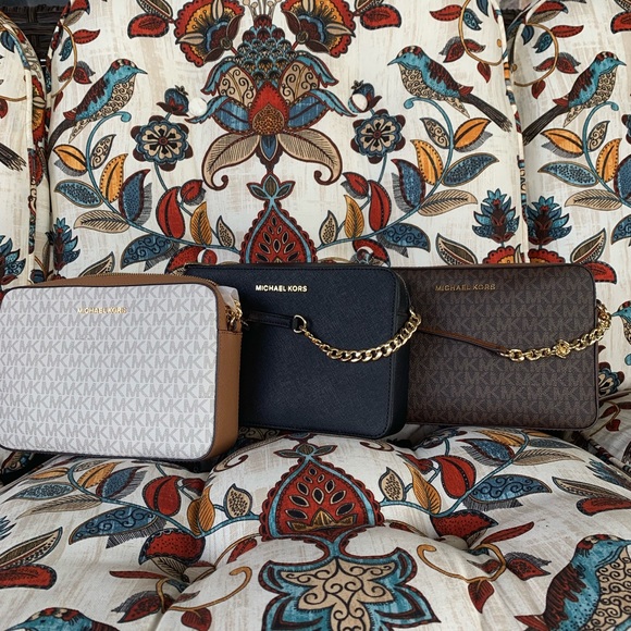 New MK large Jet Set Crossbody 🍁 - Picture 7 of 8